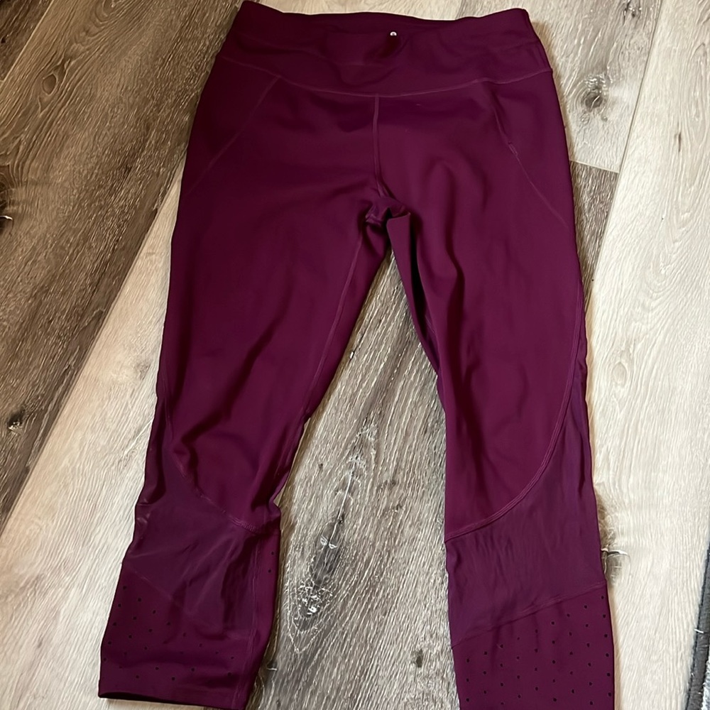Maroon Athleta Crop leggings size medium